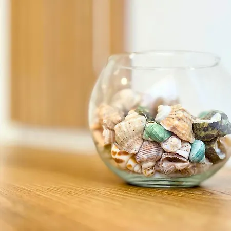 Charm 3 Apartment Warna